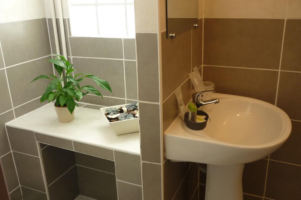 L'Hospitalet Saint Charles Hotel Montpellier Room photo